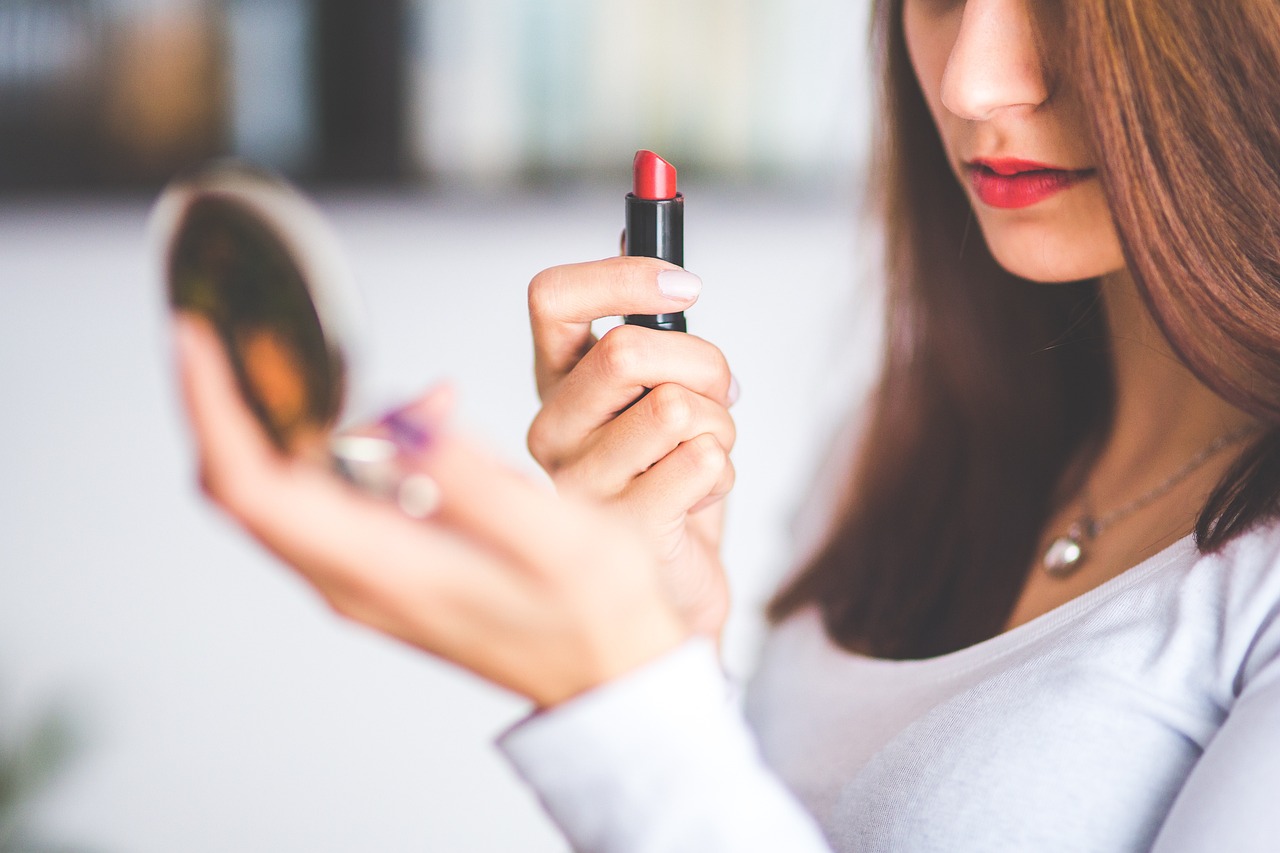 Ove greške žene najčešće prave tokom šminkanja 5 lipstick 791761 1280