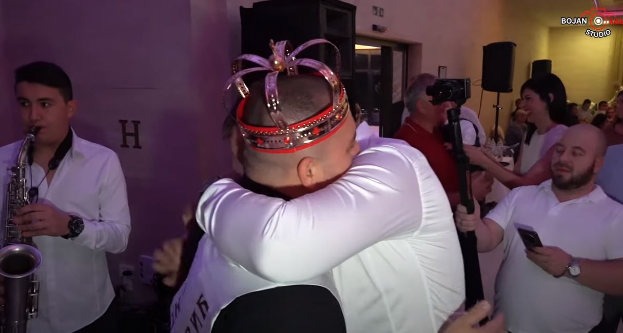 DA SE NAJEŽIŠ: Nakon Šabana Šaulića Roki Begović krunisan za kralja narodne muzike (FOTO) 6 nakon sabana jos jedan pevac krunisan za kralja 5