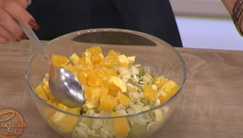 salata sa ananasom i curetinom