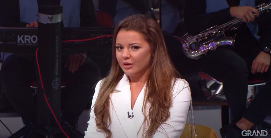 Sandra Mladenović progovorila o osudama vršnjaka zbog pevanja narodne muzike: "Bilo mi je strašno" 7 sandra mladenovic asmm
