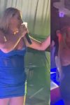 Selma Bajrami pevala i pokazivala dvoglavog orla, fanovi je napali: "Treba joj zabraniti ulazak u Srbiju" 2 selma bajrami dvoglavi orao
