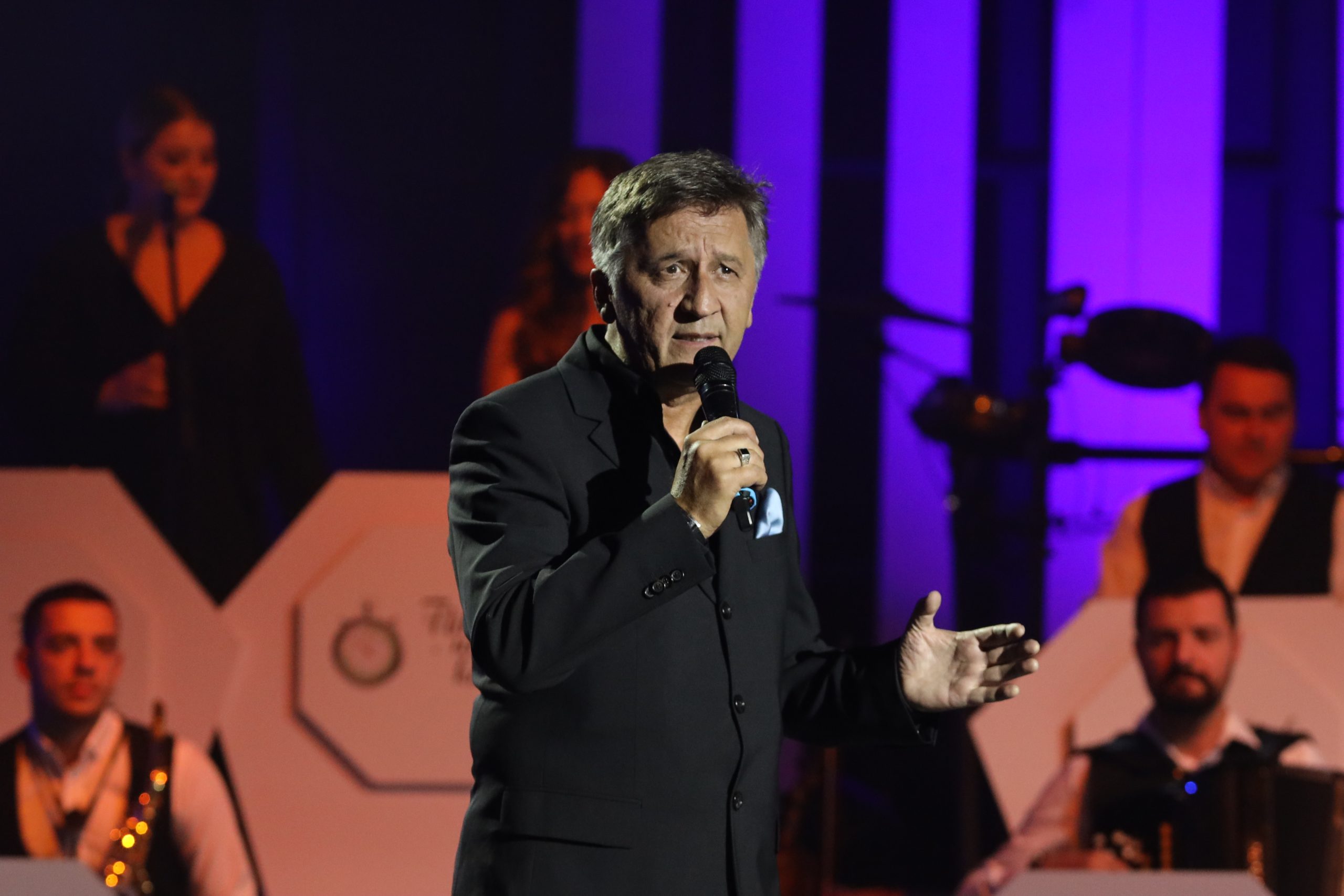 zenio se tri puta radio u striptiz klubu 3