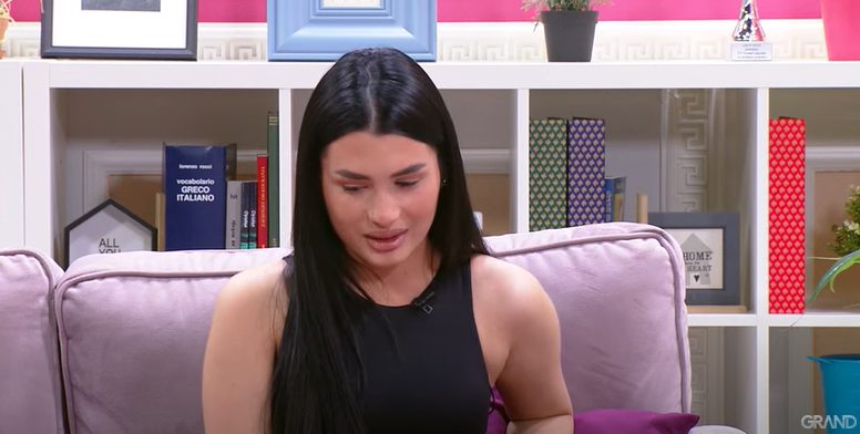 Zorana Mićanović se RASPLAKALA usred emisije: "Teško mi je, zbog toga sam se povukla sa scene" (VIDEO) 7 zorana micanovic place 3