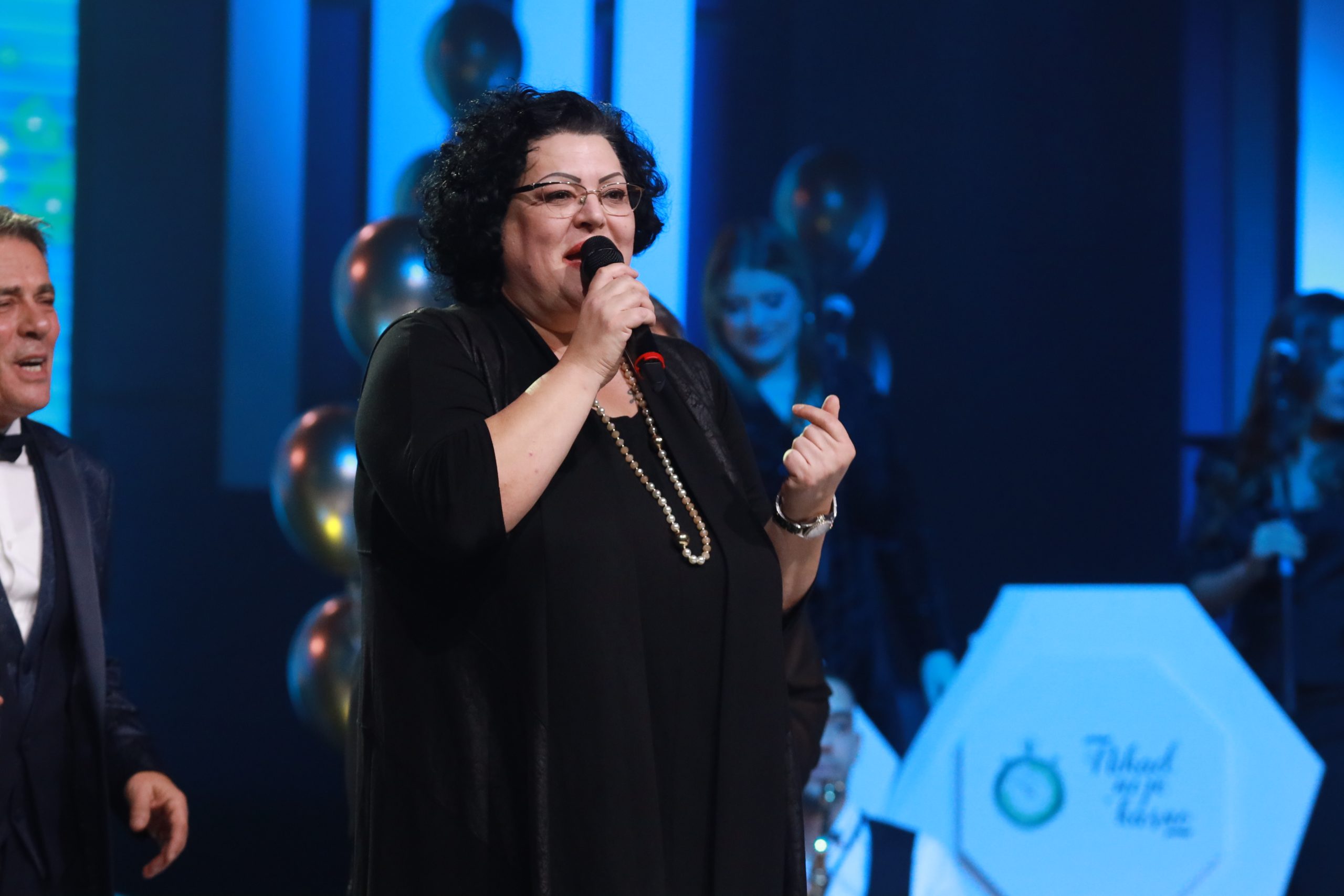 Bojana Barjaktarević doživela neprijatnu scenu na nastupu, morala fizički da reaguje: "Maltretirao je pevačicu, psovao" 6 Bojana Barjaktarević