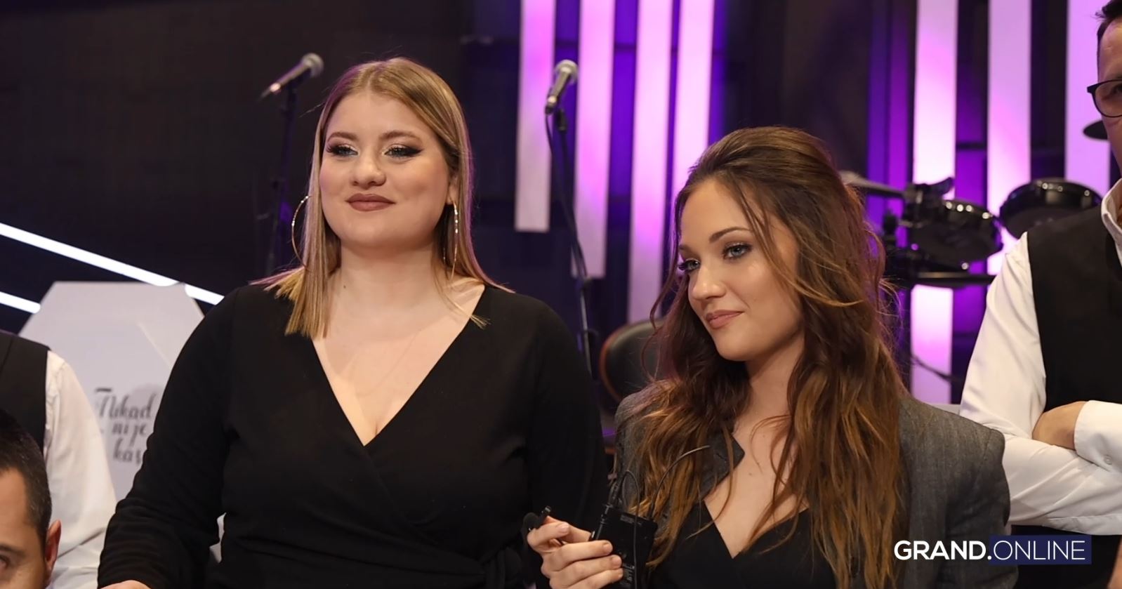"Pare uvek idu na harmoniku" Članovi orkestra Nikad nije kasno otkrili za koju pesmu uzimaju najveći bakšiš (VIDEO) 7 Clanovi orkestra Nikad nije kasno otkrili za koju pesmu uzmaju najveci baksis 1