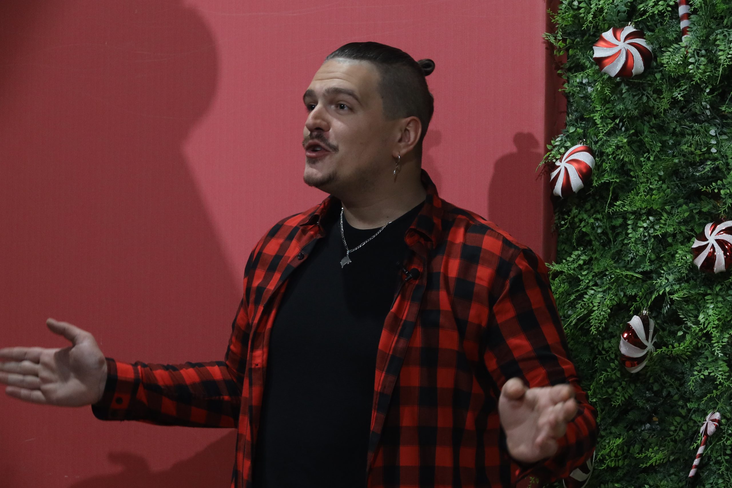 Isaku Šabanoviću promenili ime, prijatelji ga odmah pozvali: "Brate, drogiraš li se?" 8 Isak Sabanovic o Deda Mrazu 6