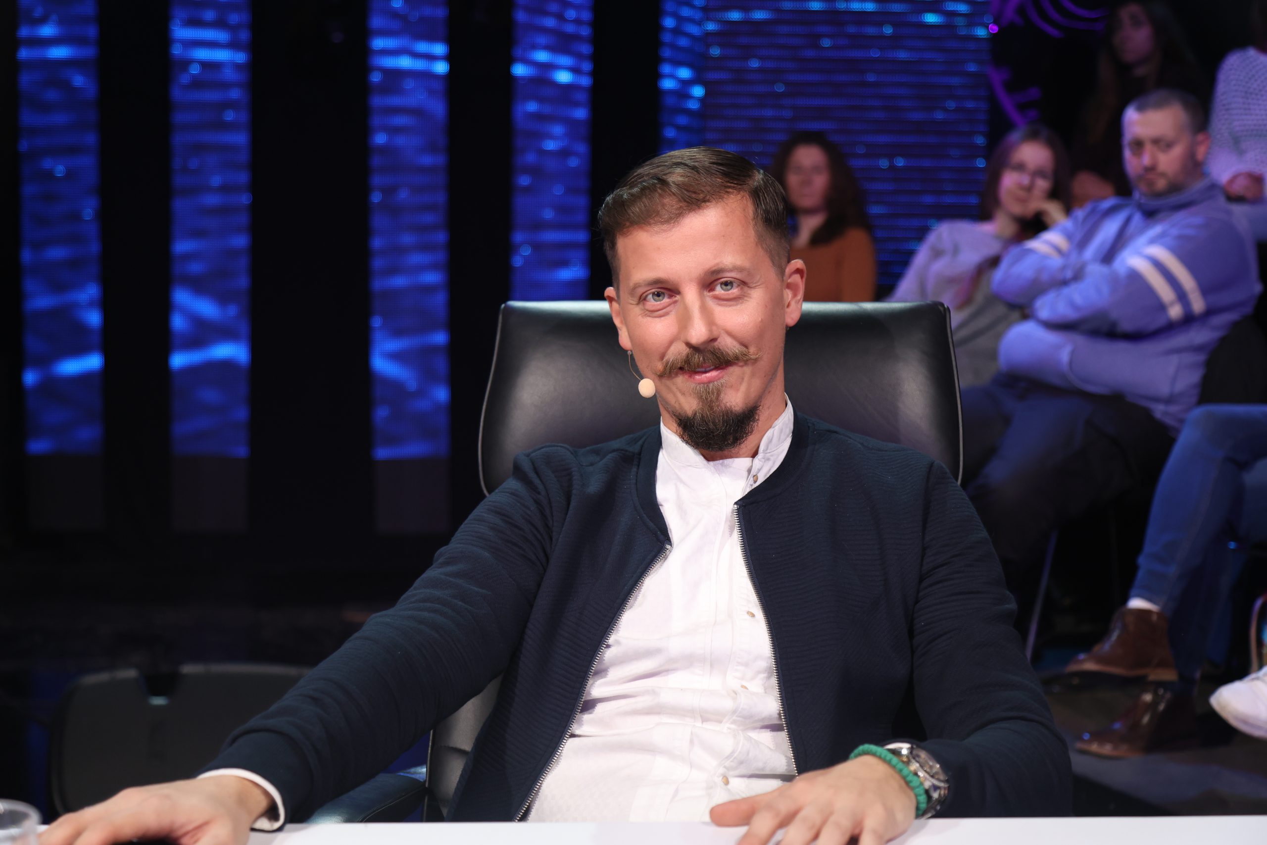 Šta će Žika da mu kaže? Dinča oteo gimnazijalke na snimanju "Nikad nije kasno" (VIDEO) 6 MILAN DINCIC DINCA NNK SNIMANJE 13122023 FOTO FILIP 1