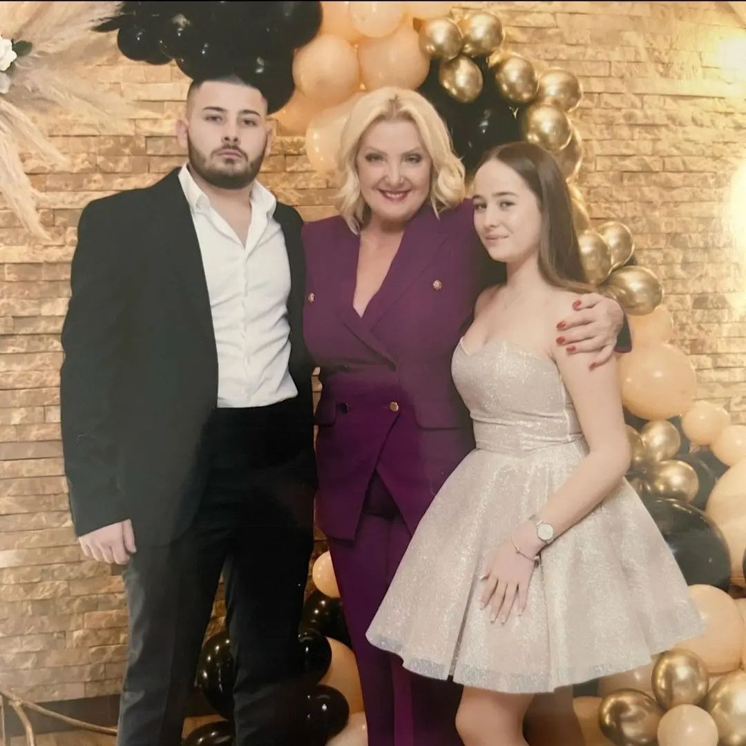 Proslava punoletstva unuka Snežane Đurišić, pevačica okupila pola estrade, pa zapevala sa naslednicom (VIDEO) 6 Proslava punoletstva unuka Snezane DJurisic