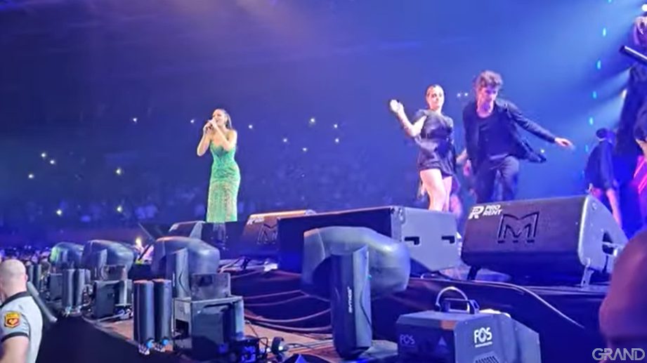 NOĆ EMOCIJA, PRIJA PO PRVI PUT NIJE ZAPLAKALA: Svi detalji Aleksandrinog koncerta u Tuzli (VIDEO) 7 Screenshot 2023 12 23 151733