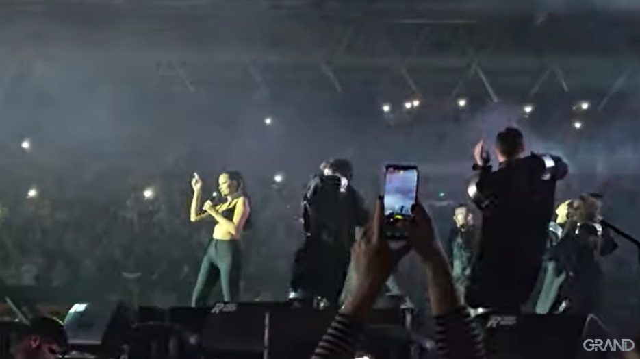 NOĆ EMOCIJA, PRIJA PO PRVI PUT NIJE ZAPLAKALA: Svi detalji Aleksandrinog koncerta u Tuzli (VIDEO) 9 Screenshot 2023 12 23 152112
