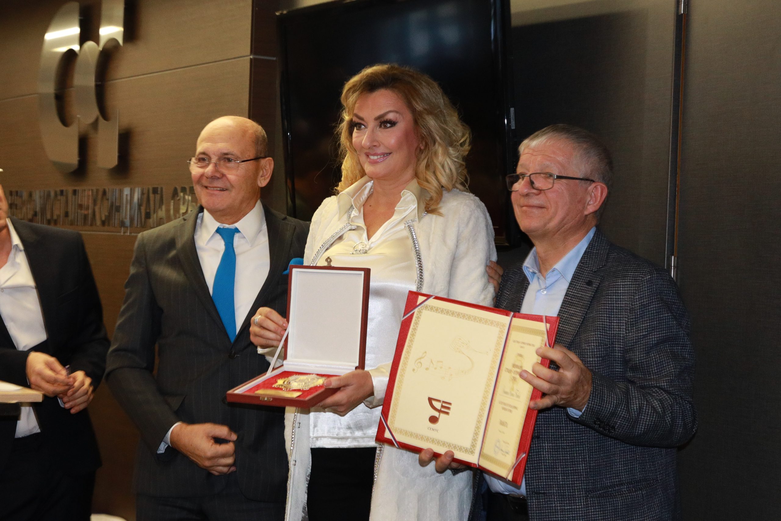 Ceci verifikovan status umetnika, Sneki dobila najveće esnafsko priznanje 5 Semus nagrade 10