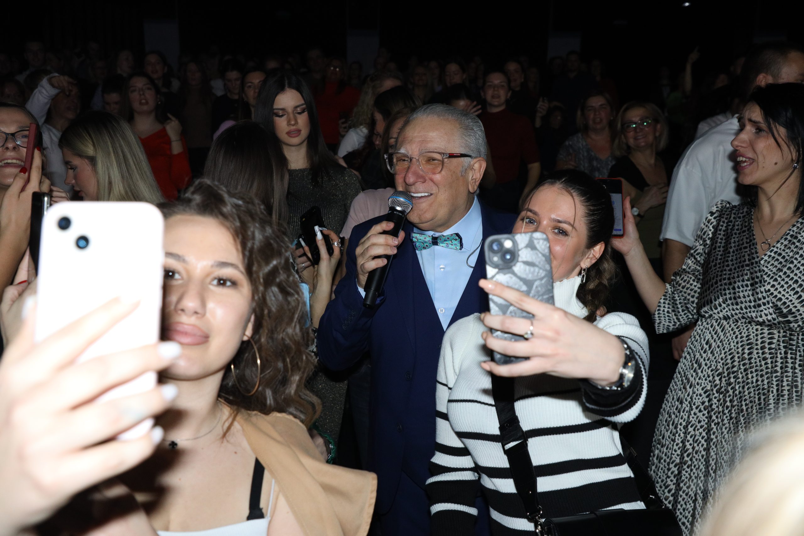 Željko Samardžić sišao u publiku, lavina emocija u dvorani: Svi detalji prvog spektakla u Beogradu (VIDEO) 11 Zeljko Samardzic koncert Beograd 7