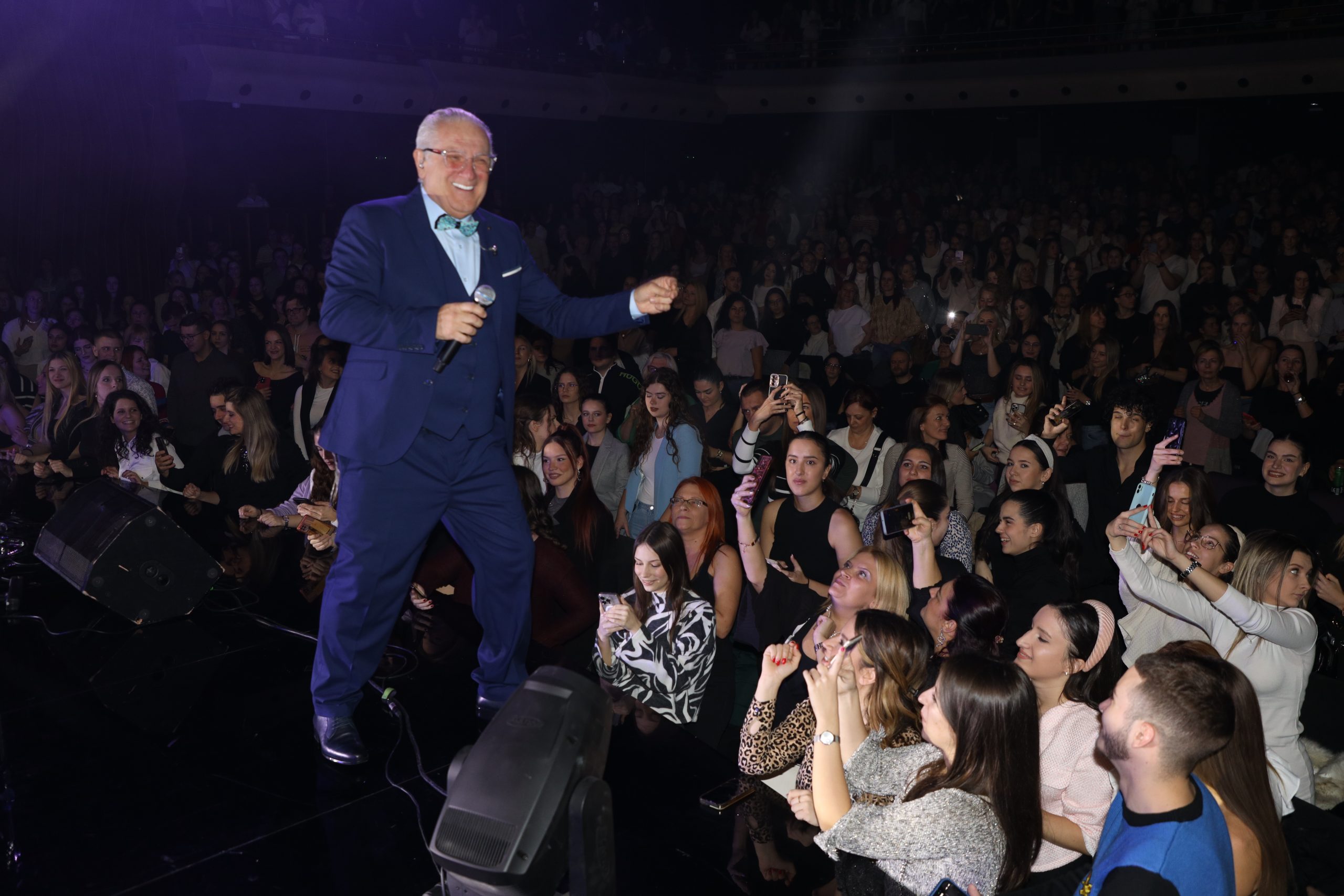 Željko Samardžić sišao u publiku, lavina emocija u dvorani: Svi detalji prvog spektakla u Beogradu (VIDEO) 8 Zeljko Samardzic koncert Beograd 8