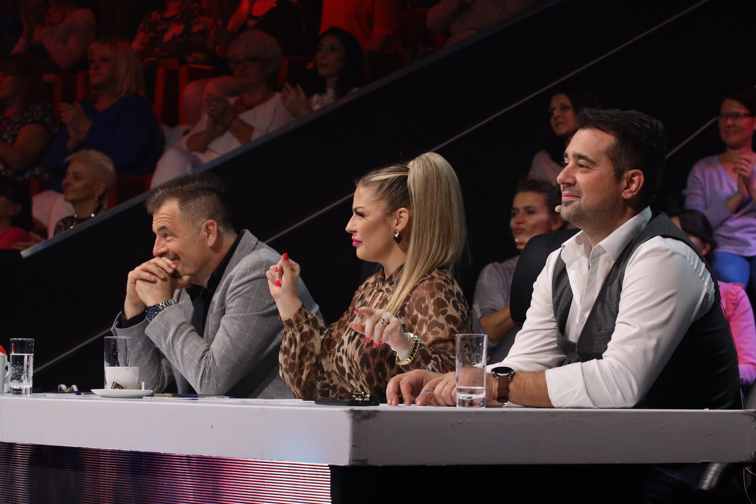 Miroslav Mišić sa ćerkama napravio superemotivni spektakl, Žika Jakšić pogrešio: "Izleteo sam pred rudu" 10 Zika Jaksic pogresio 10