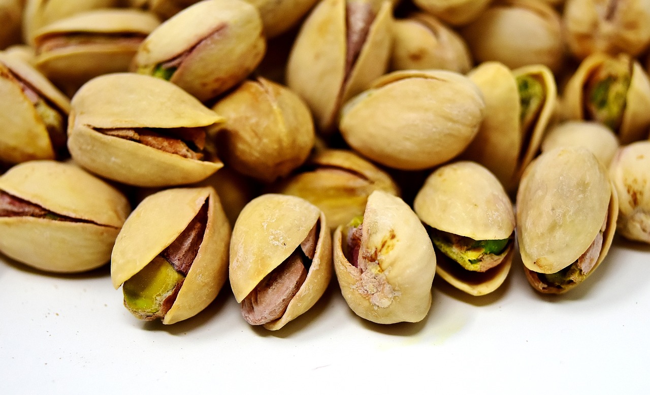 pistachios 3283989 1280