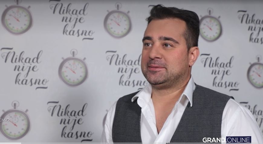 Stefan Buzurović progovorio o braku sa Danijelom, pa otkrio da li mu brani kafanu: "Isprepletane su emocije, volim da dam bakšiš" (VIDEO) 6 stefan buzurovic nnk