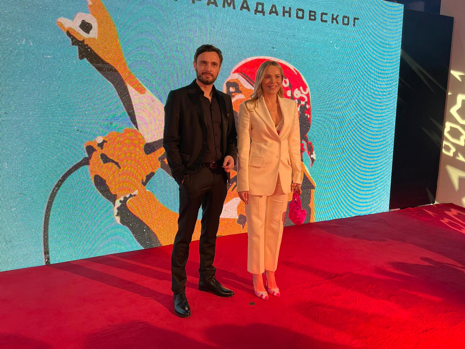 Poznati na premijeri filma "Nedelja" o Džeju: Đani i Baja Mali Knindža poveli supruge, Ceca Anastasiju, a tek da vidite sa kim je Marija Šerifović došla 18 5104da42 dd4b 43db aced 9baa9d8ea8cf 1