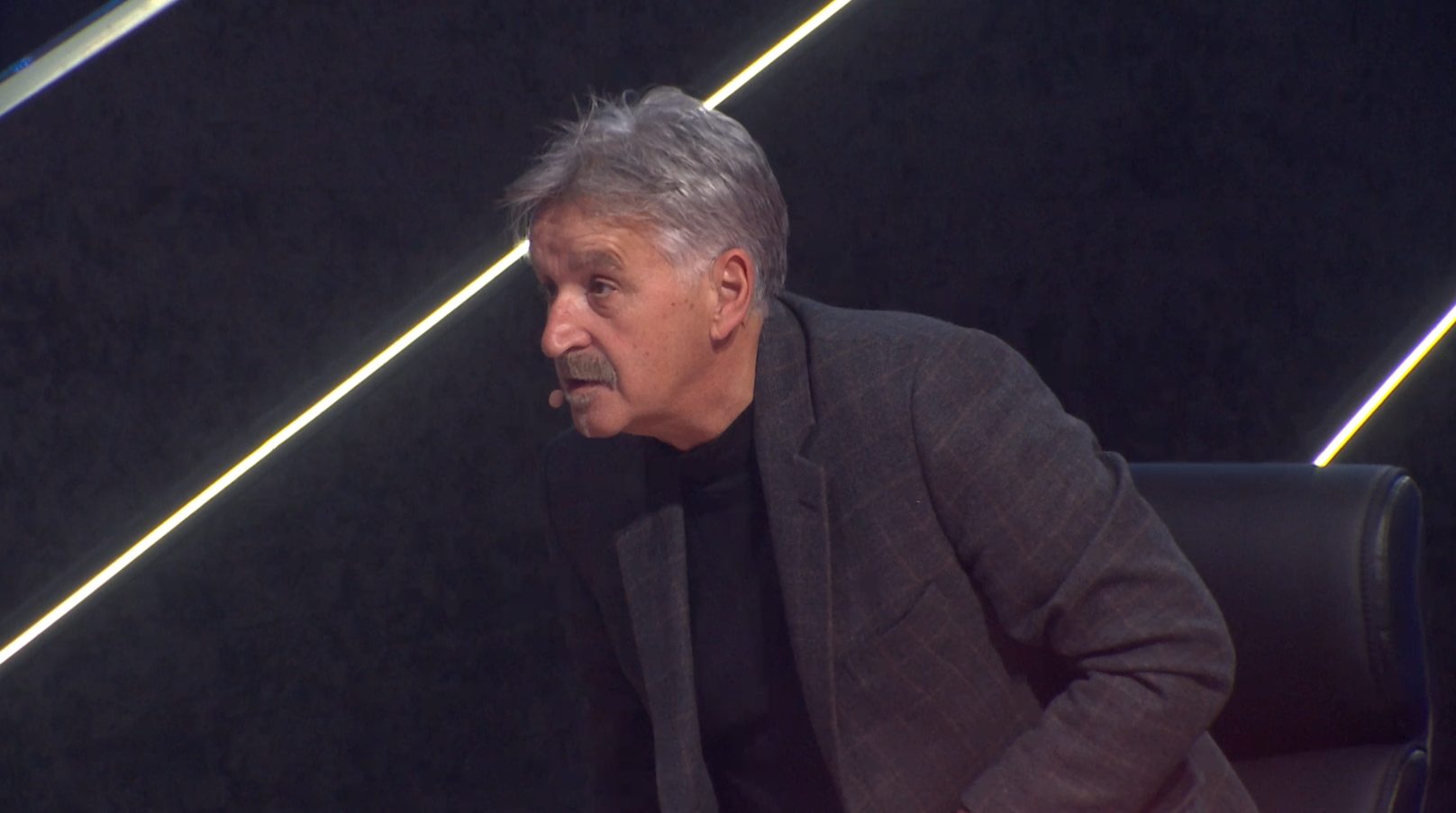 Dragan Stojković Bosanac pustio glas u "Zvezdama Granda", pa ZAIGRAO KAO NIKAD DO SAD (VIDEO) 6 BOSKE 3