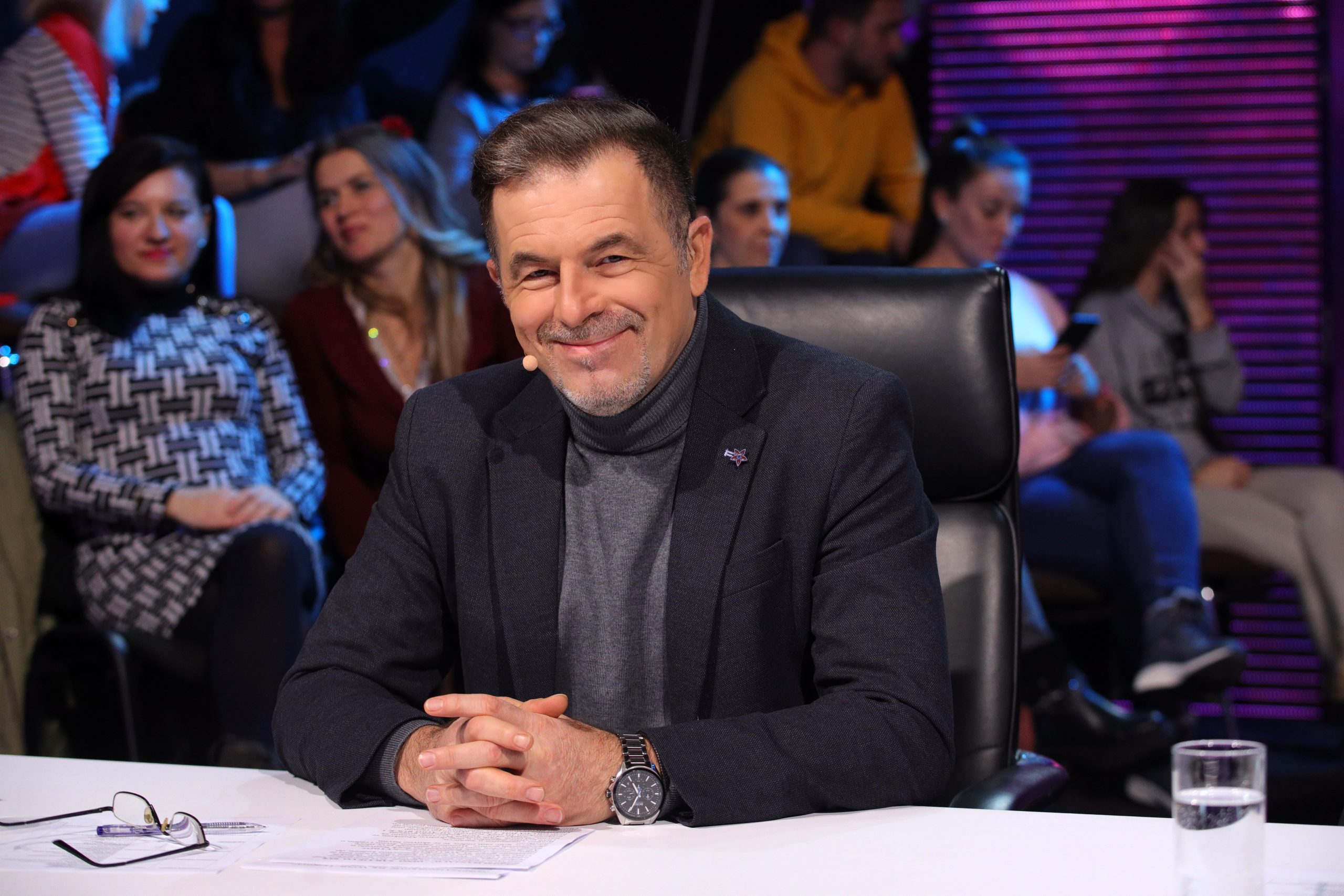 Takmičaru sin ukrao slavu, žiri šokiran: "Pevaš kao sveštenik" 8 Grk ponovo odusevio 10
