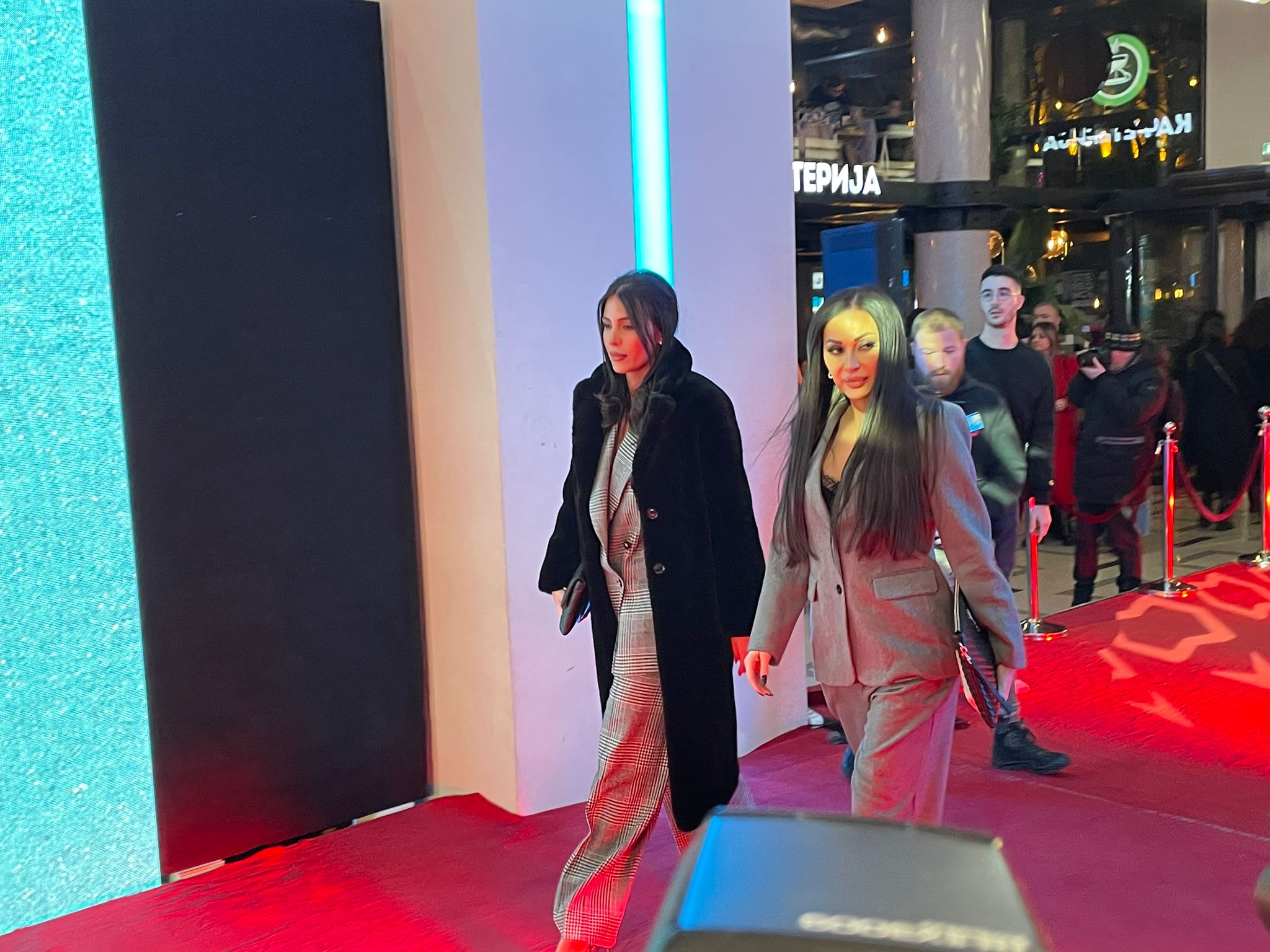 Poznati na premijeri filma "Nedelja" o Džeju: Đani i Baja Mali Knindža poveli supruge, Ceca Anastasiju, a tek da vidite sa kim je Marija Šerifović došla 7 IMG 20240116 WA0034
