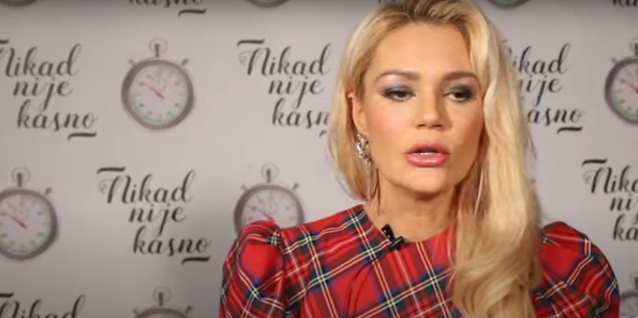 Lena Kovačević rastužila pratioce porukom sa odmora: "Poslednji put sa mamom, ispod naočara uplakanom" 5 Lena Kovacevic u suzama
