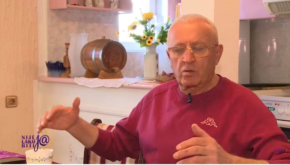 "Maco moja, budi se" Era Ojdanić otkrio šta radi devojci u krevetu: "Je l' vidiš ko te gleda, budalo jedna?" (VIDEO) 6 Screenshot 2024 01 10 151247