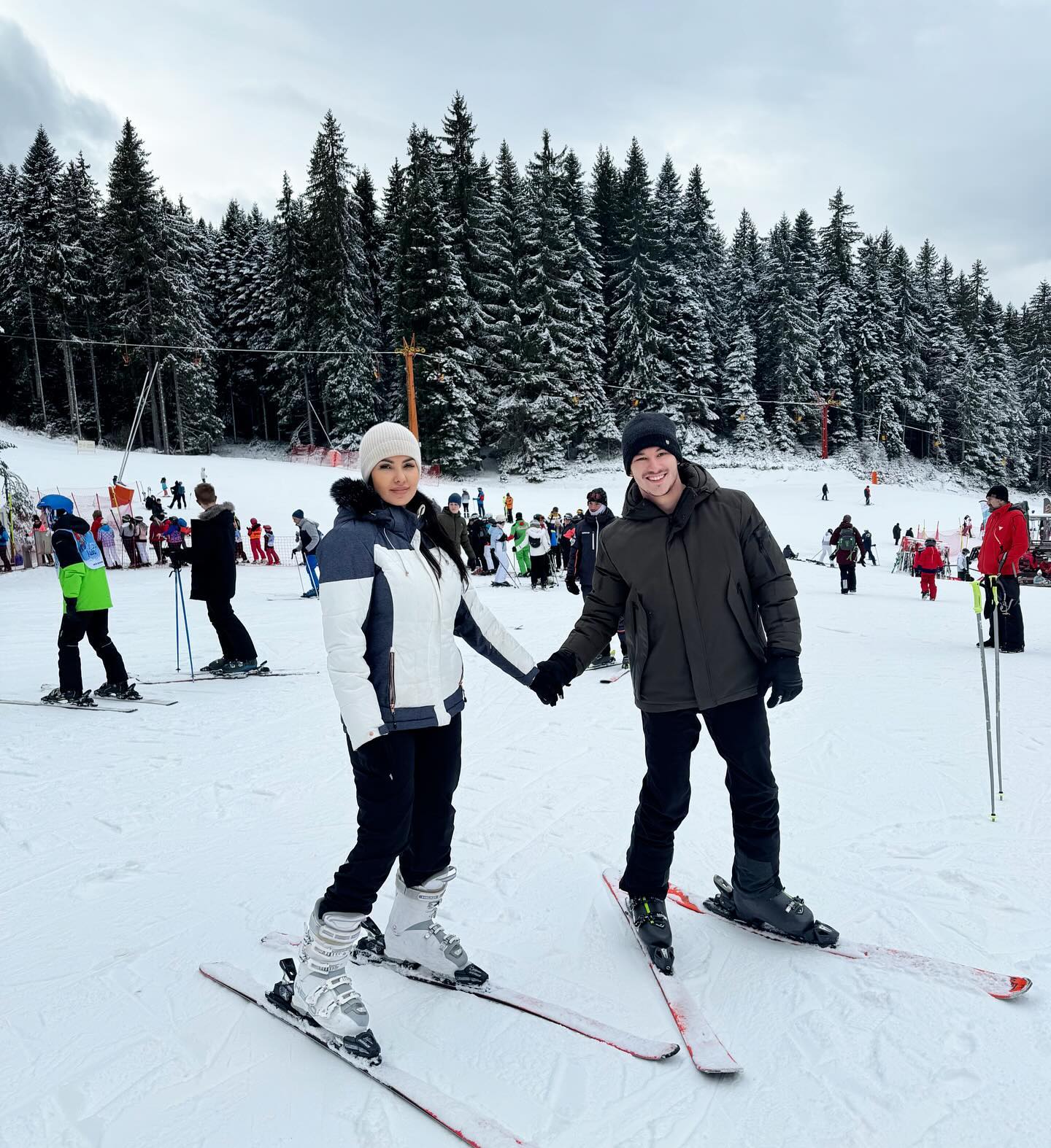 Tanja Savic sa deckom na zimovanju 1