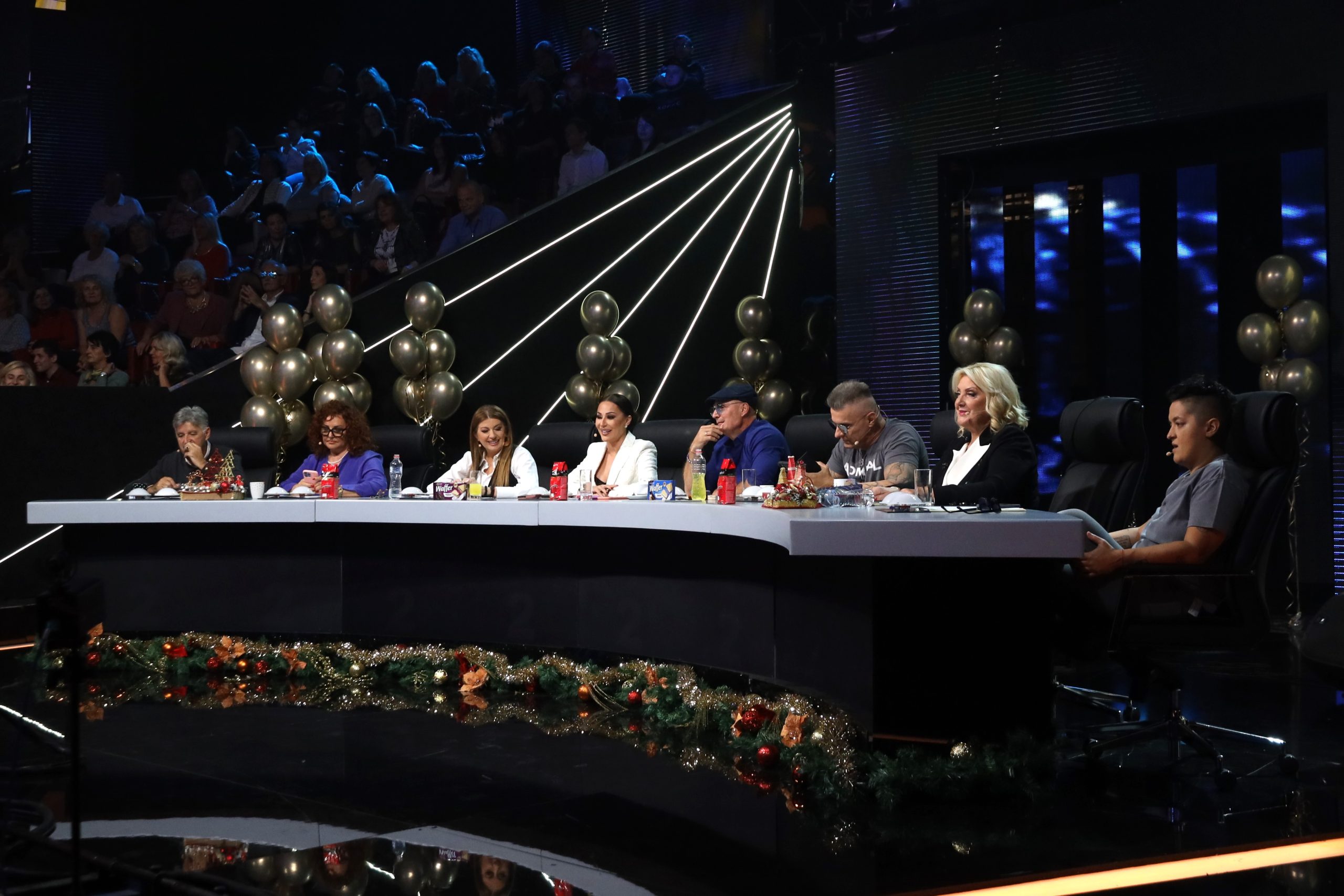 Praznična atmosfera u "Zvezdama Granda": Sanja Kužet ne skida osmeh, a tek da vidite Cecin i Violetin stajling (VIDEO) 9 ZIRI ZG SNIMANJE 31102023 FOTO MUNJA 2 1