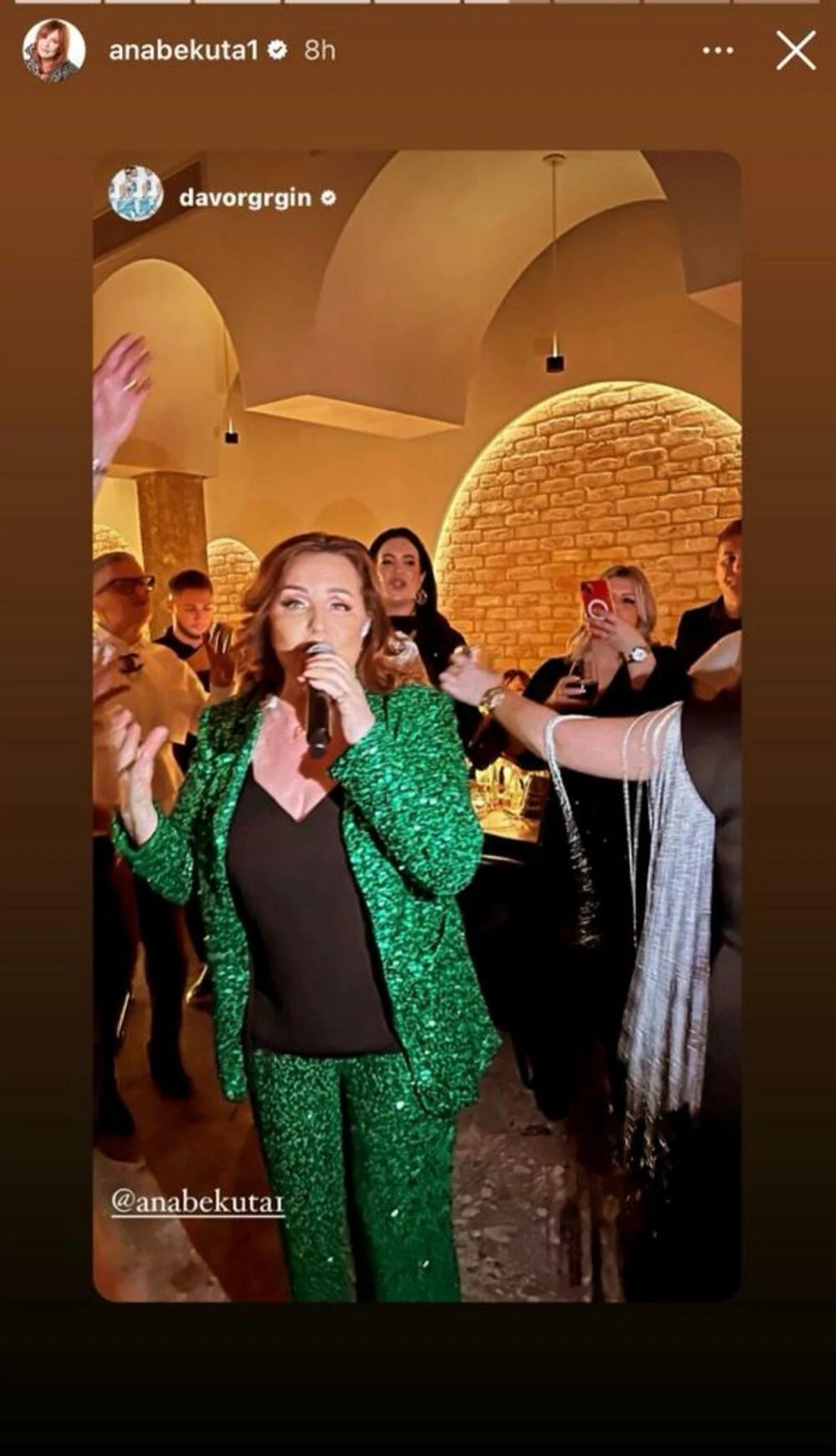 Ana Bekuta napravila lom na proslavi rođendana žene poznatog fudbalera, a tek da vidite zbog čega se rasplakala 8 image 3 13