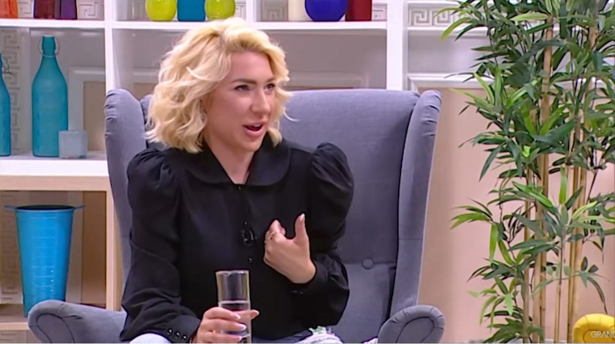 Jovana Jeremić pozira u provokativnom kupaćem kostimu: Voditeljka na meti raznih komentara (FOTO) 5 jovana jeremic 1