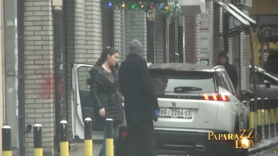 Evo kako Sanja Kužet izgleda u 4. mesecu trudnoće, voditeljka uhvaćena u centru Beograda (FOTO) 5 sanja kuzet 3