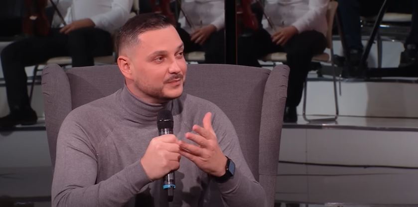 Semir Jahić šokirao priznanjem: Svi su mislili da je pesmu posvetio devojci, a istina je drugačija: "To je poklon za godišnjicu braka" 7 semir jahic o novoj pesmi