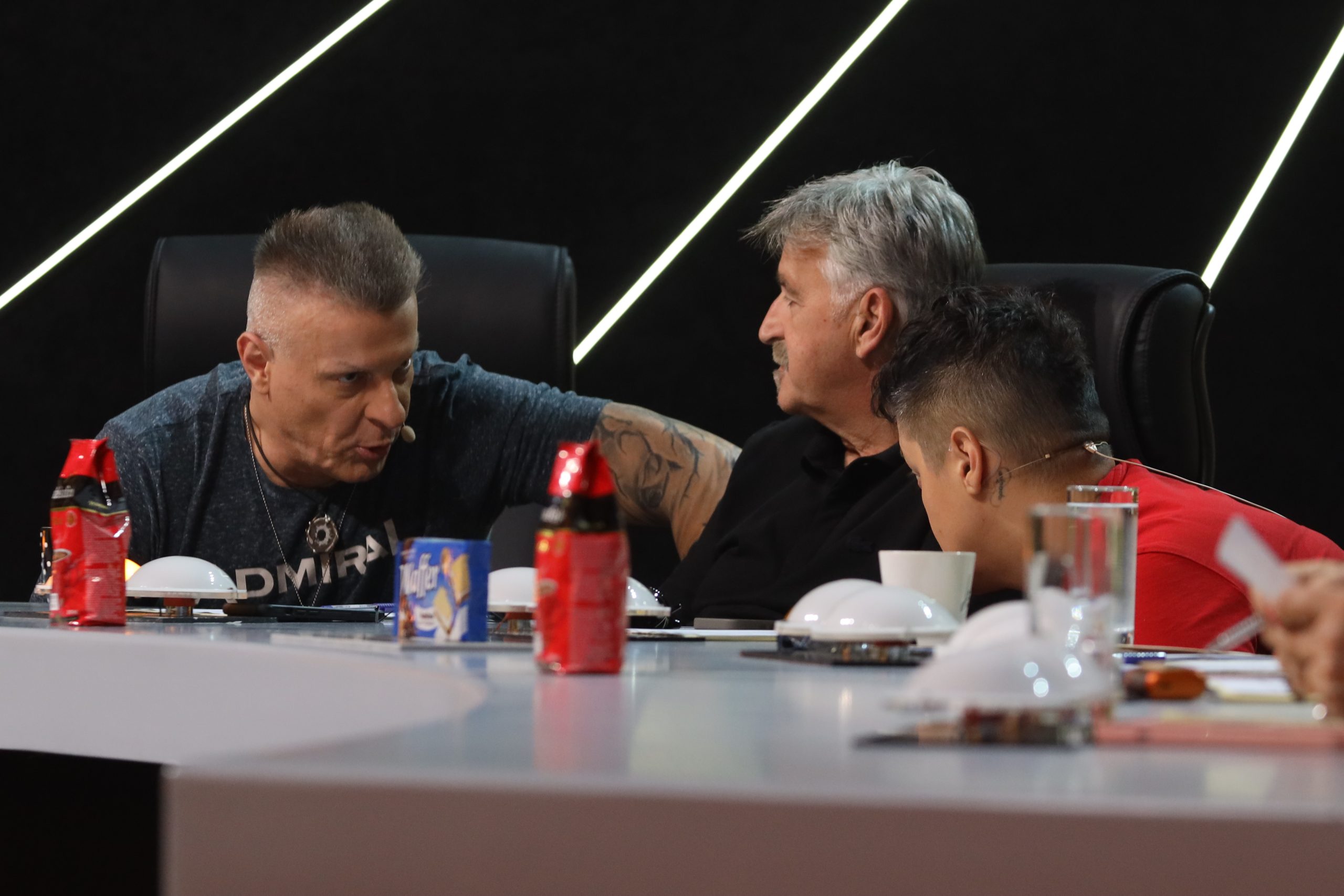 KOLAPS U ŽIRIJU: Snežana i Saša zaratili kao nikada pre, Bosanac dolio ulje na vatru: "Hoćeš da ućutiš, ko te je šta pitao?!" 6 kolaps u ziriju zvezda granda