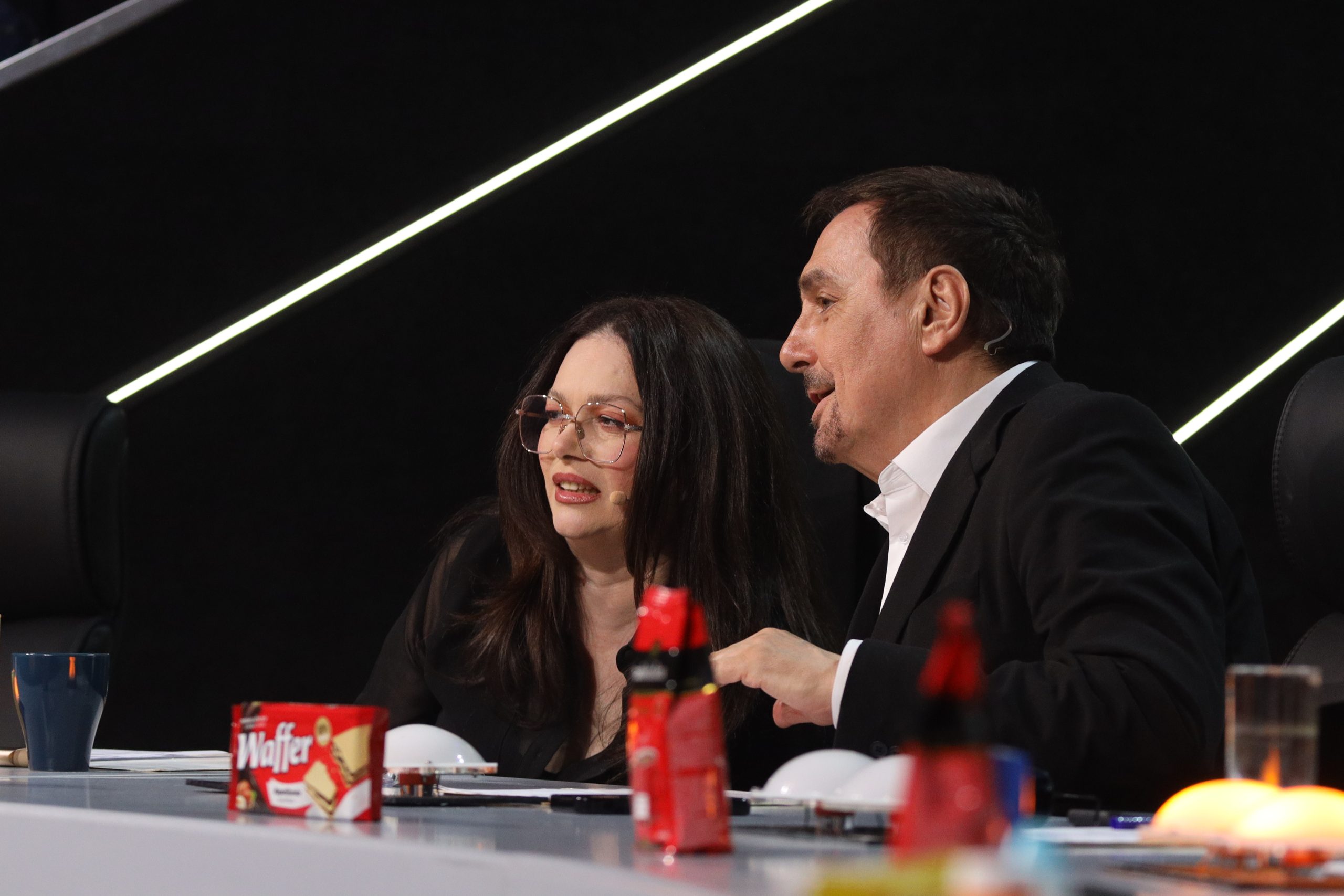SUDAR TITANA: Almir Delić i Miki Sekulovski pokidali na sceni, Ana Sević se zbunila: "Je l' možemo da ponovimo ovo?" 7 Almir Delić i Miki Sekulosvki duel