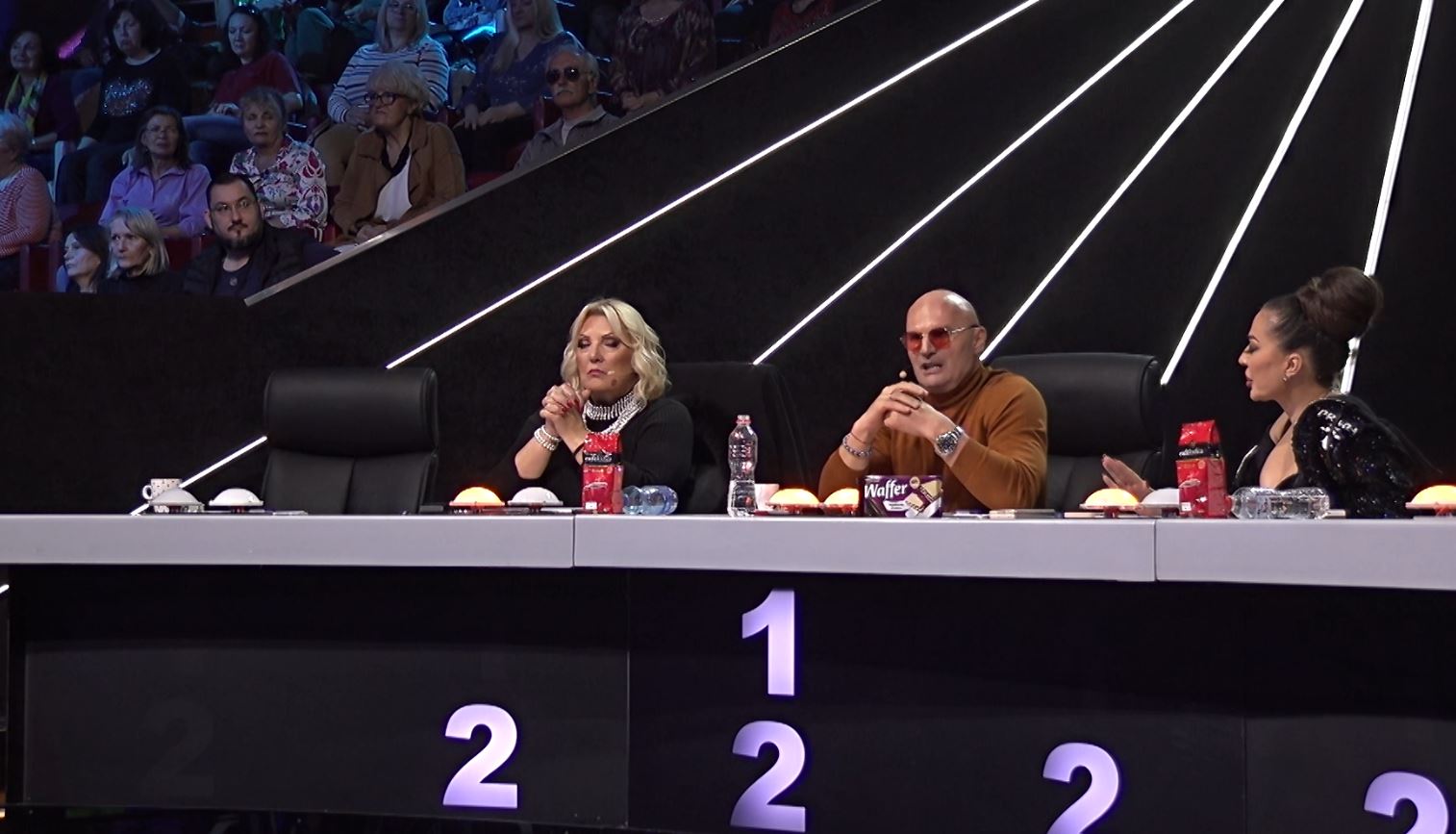 "Idi pa se leči" Ceca i Mili u nikad većoj svađi, Marija kipti od besa: "Jesmo li u obdaništu?" (VIDEO) 9 Mili i Ceca žestoka svađa, pljušte prozivke