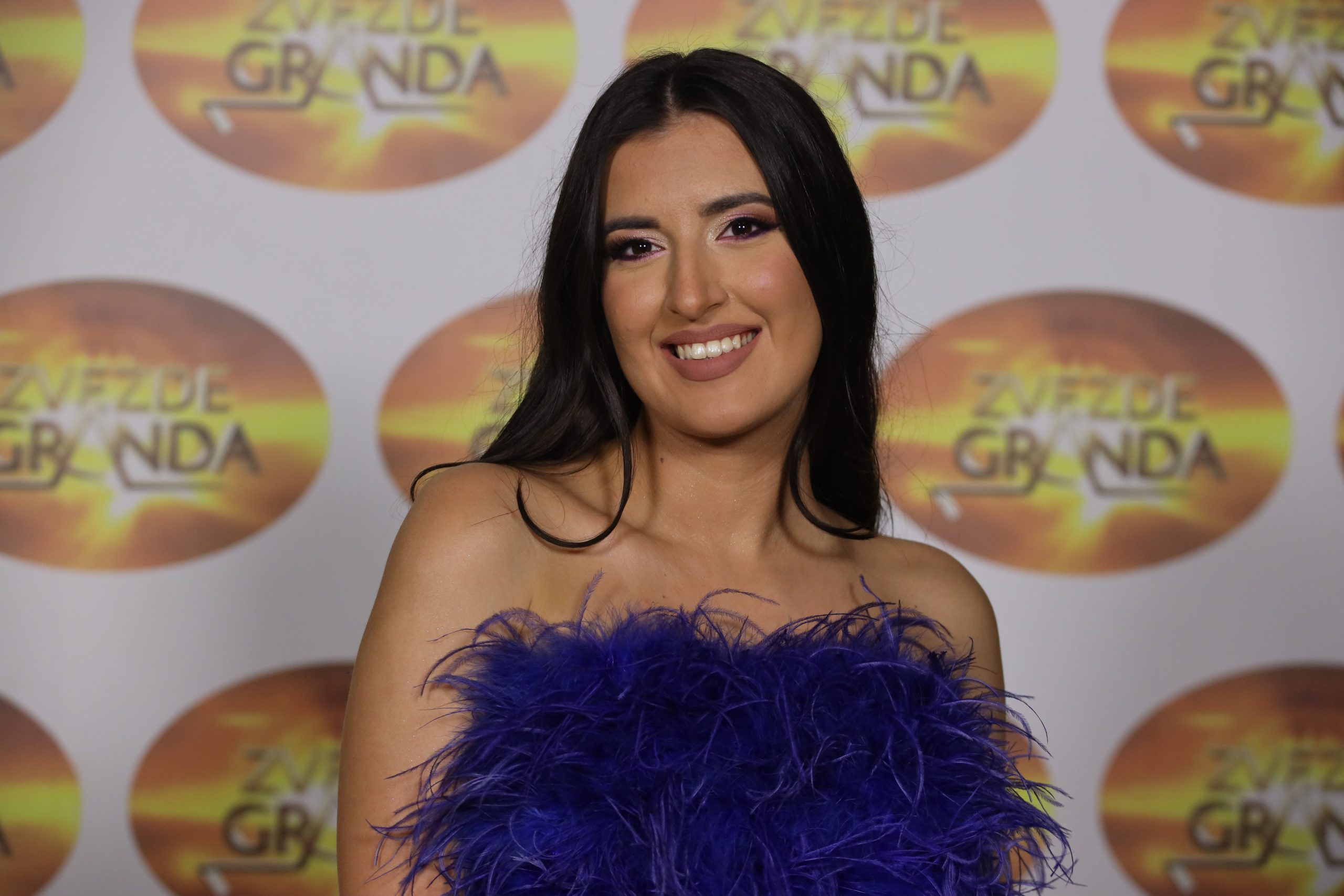Julija Petrović šokirala kako se priprema za nastup: "Dečko mora to da čuje" (VIDEO) 6 Julija Petrović zvezde granda