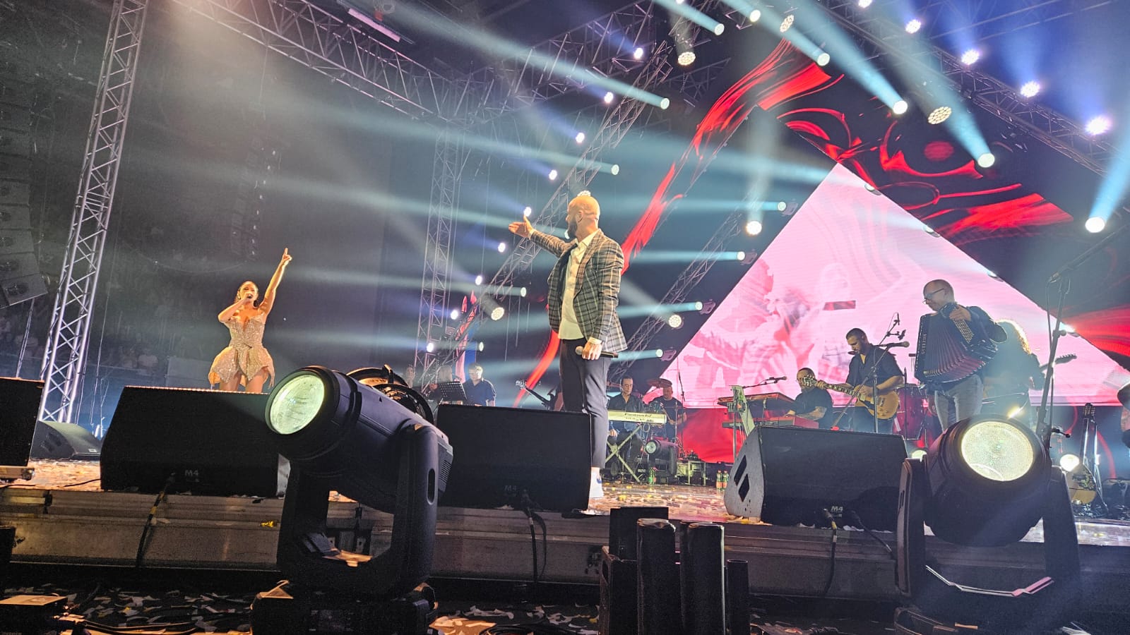 Boban Rajović izašao na scenu, Prijovićka ga dočekala oberučke: "Usne boje vina" ore se Osijekom (VIDEO) 6 WhatsApp Image 2024 02 13 at 21.59.48 1