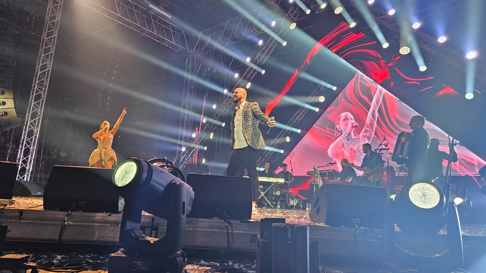 Boban Rajović izašao na scenu, Prijovićka ga dočekala oberučke: "Usne boje vina" ore se Osijekom (VIDEO) 8 WhatsApp Image 2024 02 13 at 22.01.59