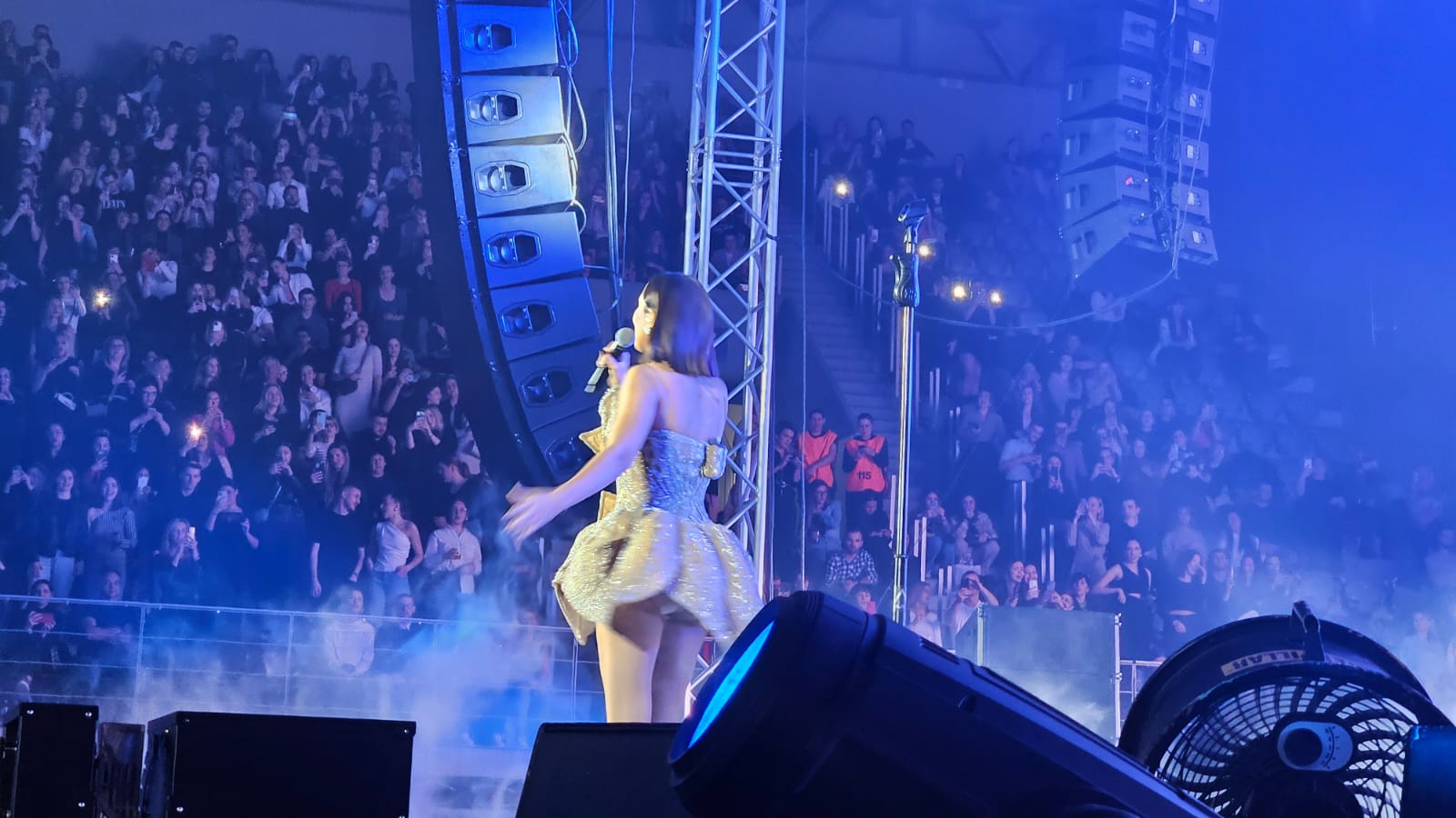 Prija đuska kao nikad do sad, gaćice sevaju, Osijek u transu: "A mi smo odlično" (VIDEO) 7 aleksandra prijovic osijek prvi koncert stajling 3