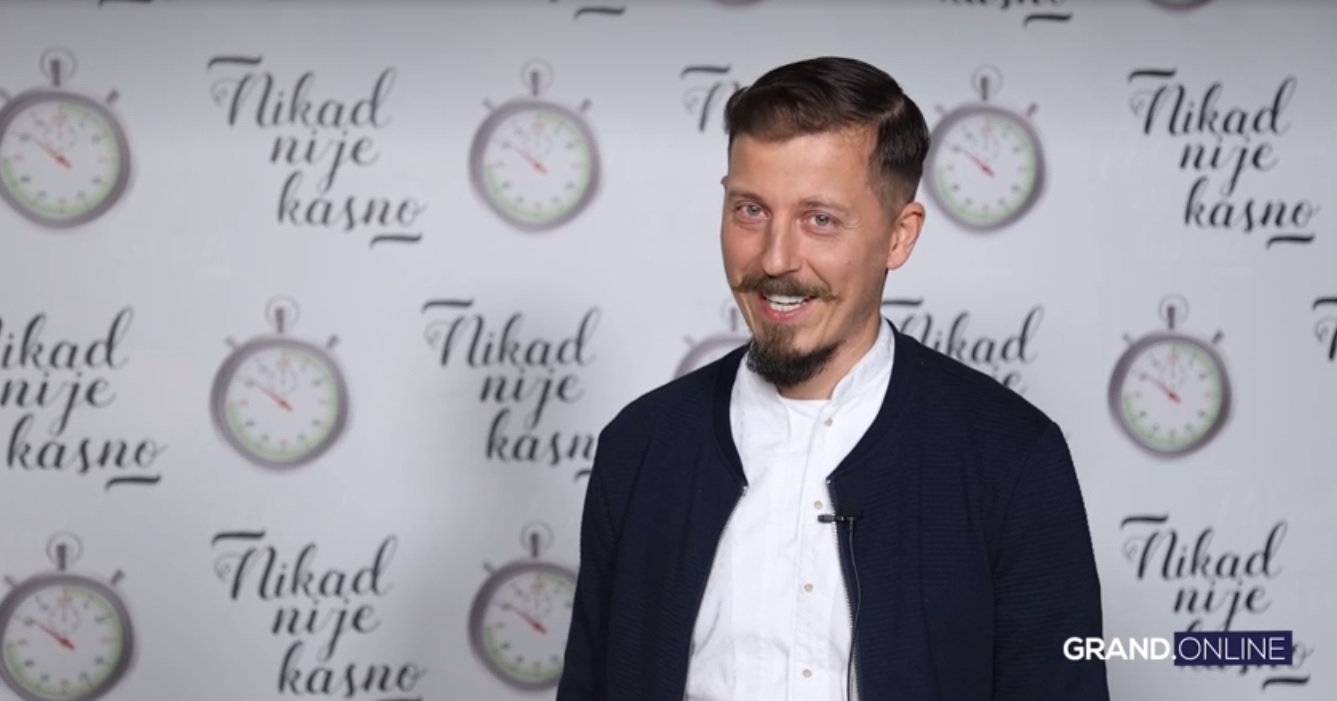 Prva objava Dinče nakon rođenja sina, pevač preplavljen emocijama: "Velika su dela tvoja Gospode" FOTO 6 dinca okruzen zenama