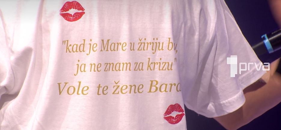 Takmičarka skinula majicu usred emisije, Mare pocrveneo od njene poruke: "Vole te žene Bara" (VIDEO) 6 Barbara Romanov skinula majicu