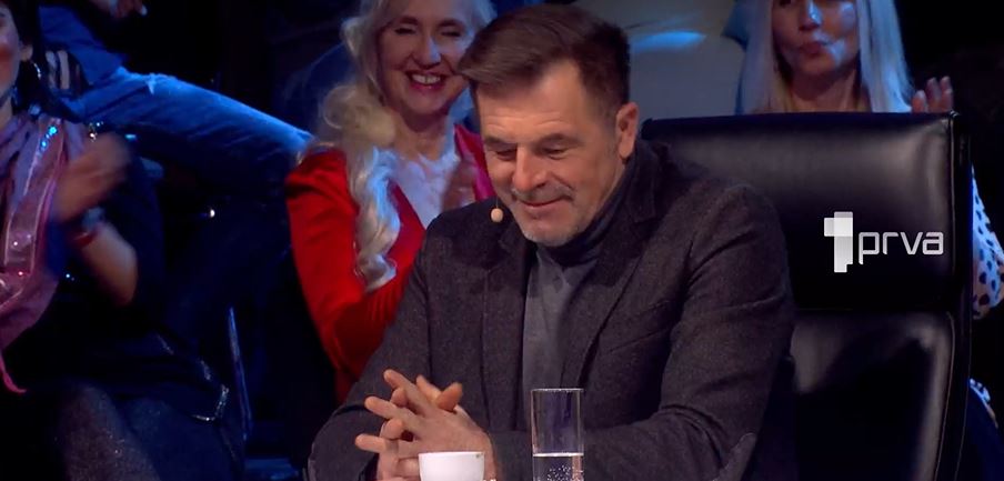 Takmičarka skinula majicu usred emisije, Mare pocrveneo od njene poruke: "Vole te žene Bara" (VIDEO) 5 mare ma