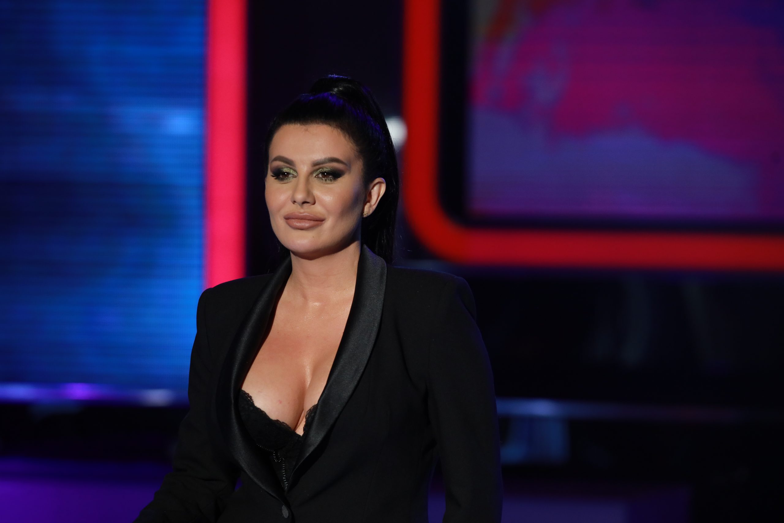 PUKLA VERIDBA! Olja Bajrami bacila dijamantski prsten: "Doživela sam ŠOK" 6 olja bajrami 39
