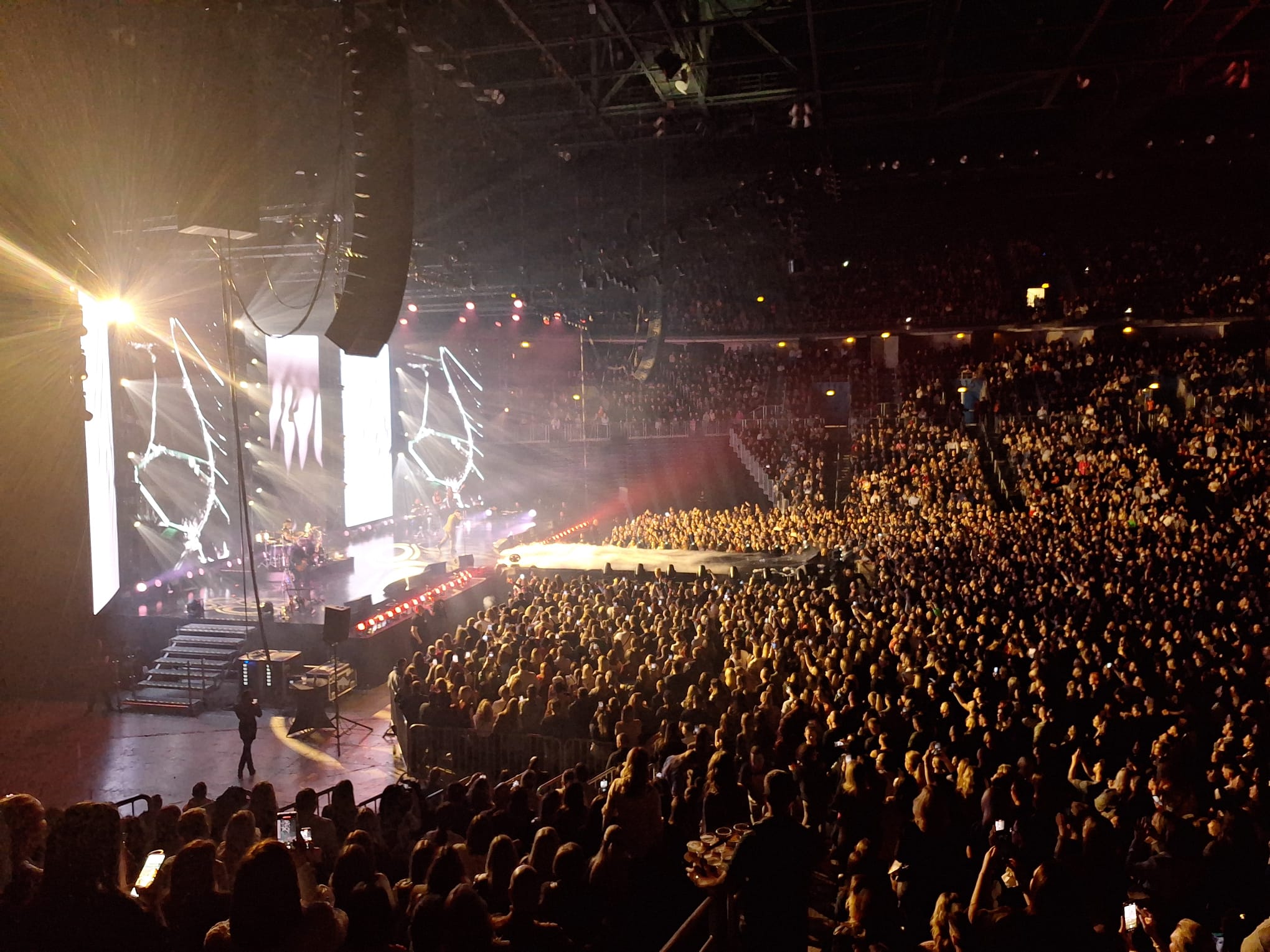 Marija Šerifović održala koncert u prepunoj zagrebačkoj Areni: Emocije na vrhuncu, Marija i publika plakali i pevali u isti glas (VIDEO) 5 8076dcf1 d435 41f1 a75a 92a34a08c157