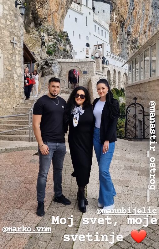Nedavno sa decom posetila Ostrog, a evo gde su poslednji put viđeni Toni i Dragana Mirković (FOTO) 8 DRAGANA SA DECOM