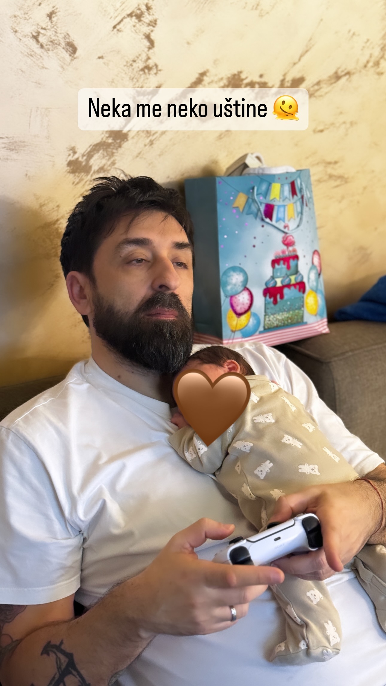 Prva fotografija Ognjena Amidžića sa sinom, nećete verovati šta radi dok drži Peruna u naručju (FOTO) 6 Snapinsta.app 433397838 353879650983270 1148142394235056195 n 1024