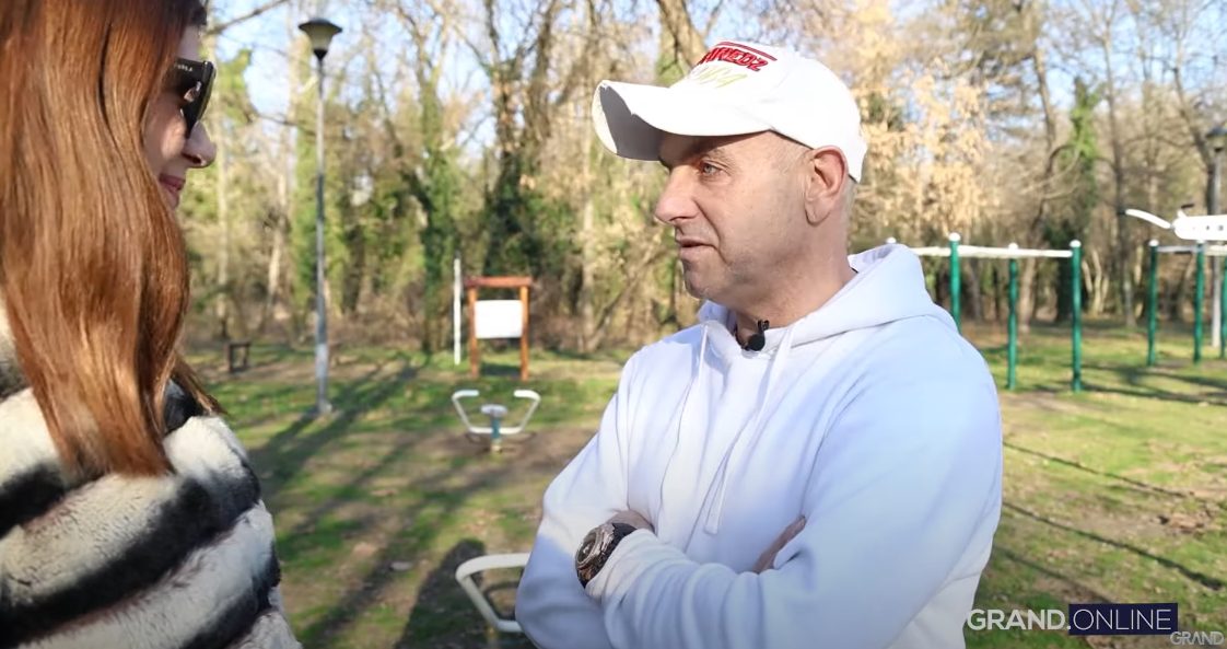 "Oni se drogiraju, a ja strejt" Ivan Gavrilović napravio pometnju na Adi, jedan čovek prekinuo intervju: "Je l' vas ja poznajem?!" (VIDEO) 5 Ivan Gavrilović