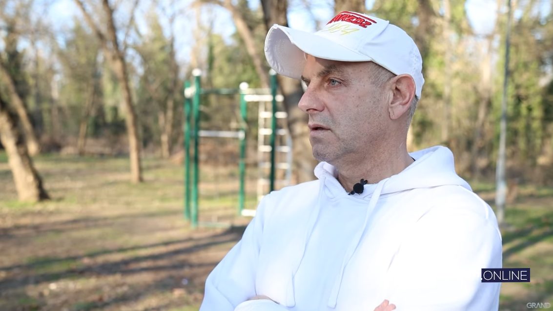 "Oni se drogiraju, a ja strejt" Ivan Gavrilović napravio pometnju na Adi, jedan čovek prekinuo intervju: "Je l' vas ja poznajem?!" (VIDEO) 11 Ivan Gavrilović