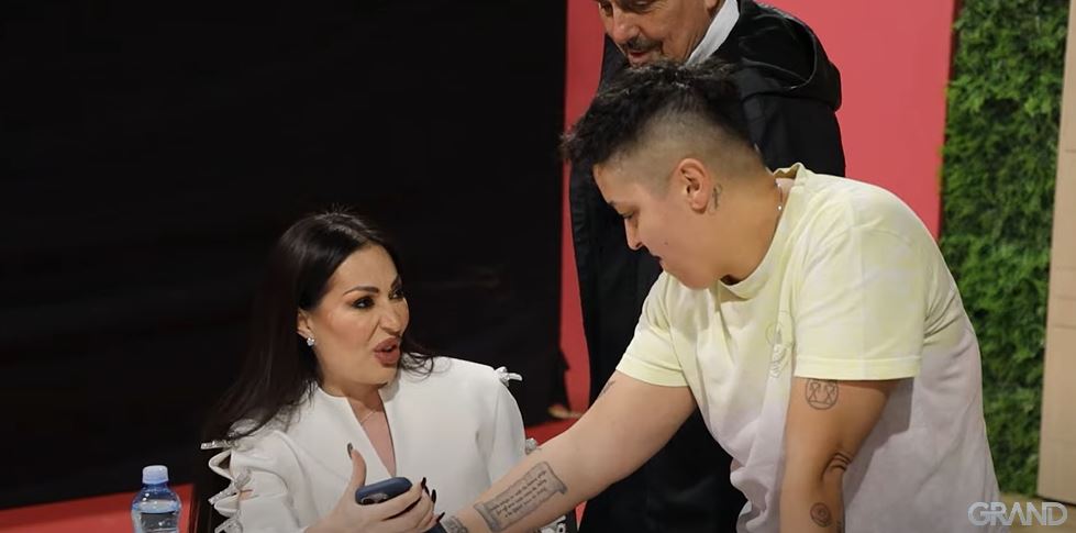 Ceca se vratila u "Zvezde Granda": Sa nikad većim osmehom ušetala u studio, nećete verovati ko joj se najviše obradovao (VIDEO) 6 hh