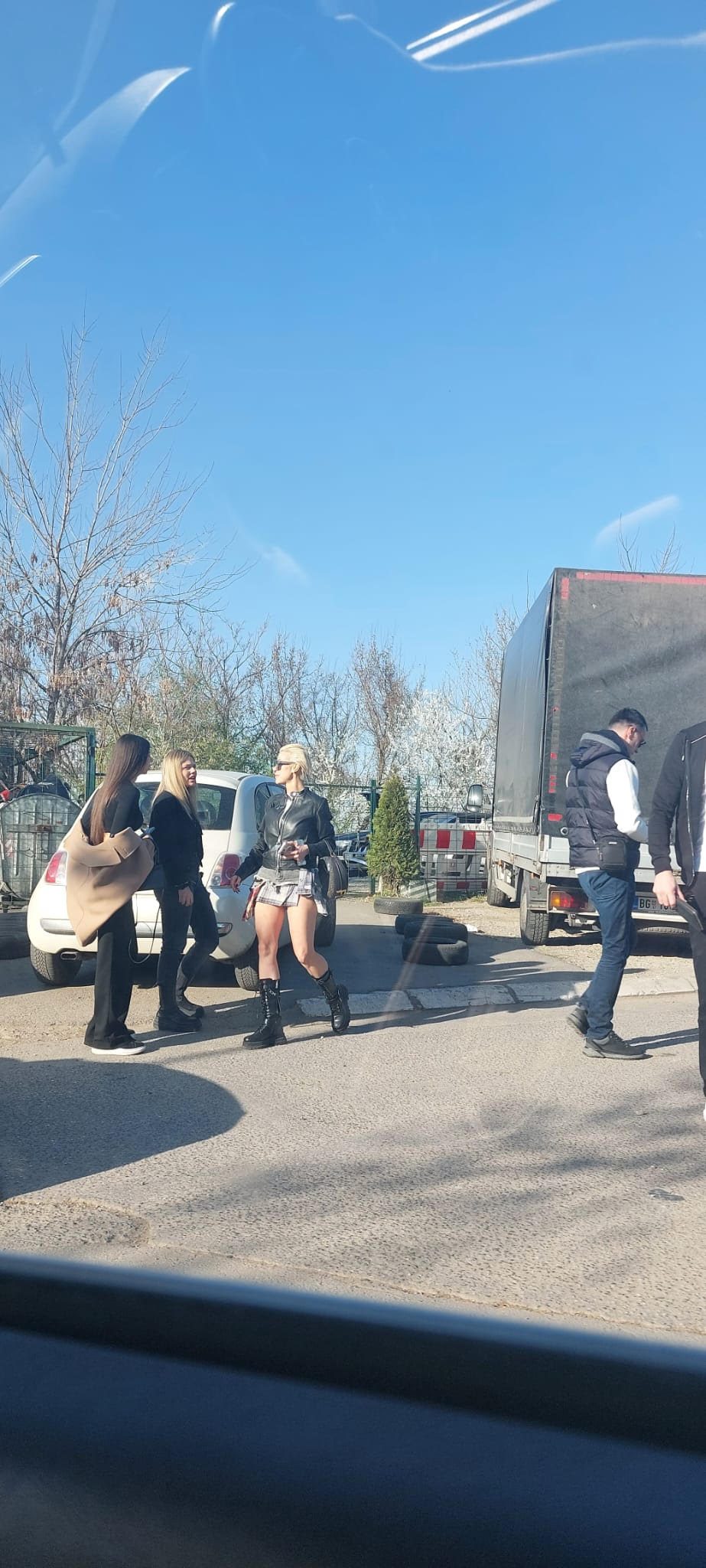 PAPARAZZO: Dušica Jakovljević u nikad kraćem miniću (FOTO) 6 image 3 3